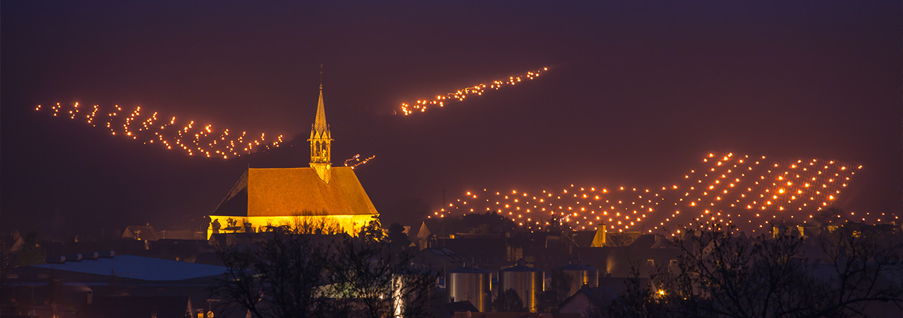 Bekämpfung des Frühjahrsfrosts in den Weinbergen von Chablis im Burgund – Einsatz von Frostkerzen bzw. Frostheizern