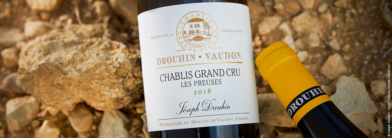 Chablis Grand Cru Flasche vom burgunder Weingut Joseph Drouhin auf Kimmeridge-Boden © Joseph Drouhin - Serge Chapuis, 