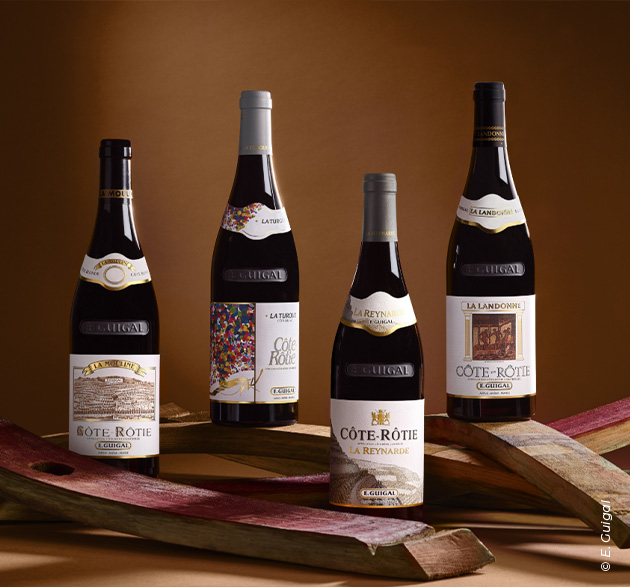 Ein Foto der vier ikonischen Côte-Rôtie-Weine von E. Guigal: La Mouline, La Landonne, La Turque und La Reynarde.