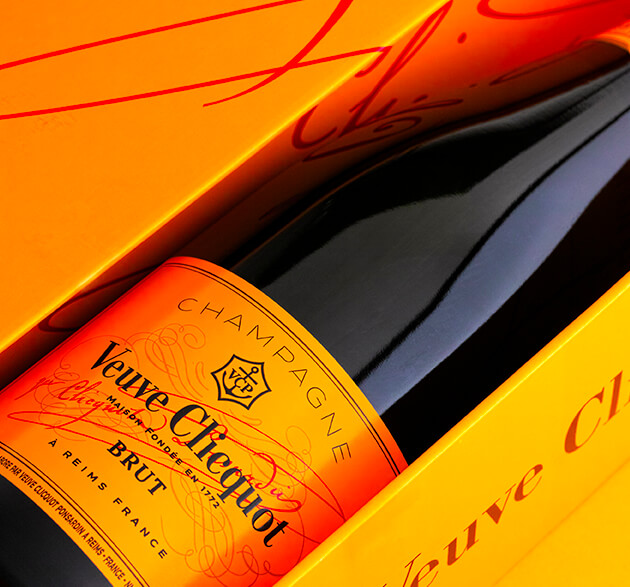 Veuve Clicquot Yellow Label Brut Champagne Radiating Gift Box - Bottle  Hampton