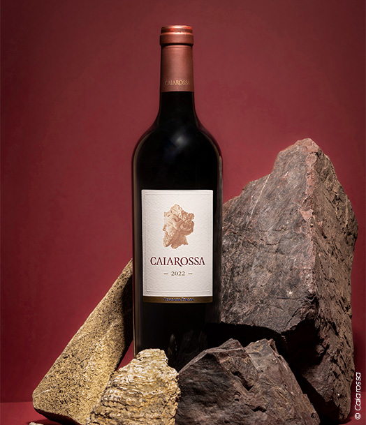 Caiarossa 2022 – vin rouge de Toscane, bouteille sur roches, éclairage studio