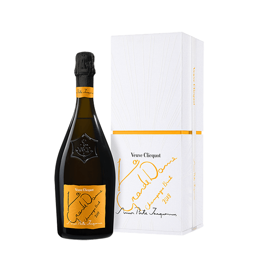 Veuve Clicquot : La Grande Dame par Simon Porte Jacquemus 2018 Veuve Clicquot : La Grande Dame par Simon Porte Jacquemus 2018