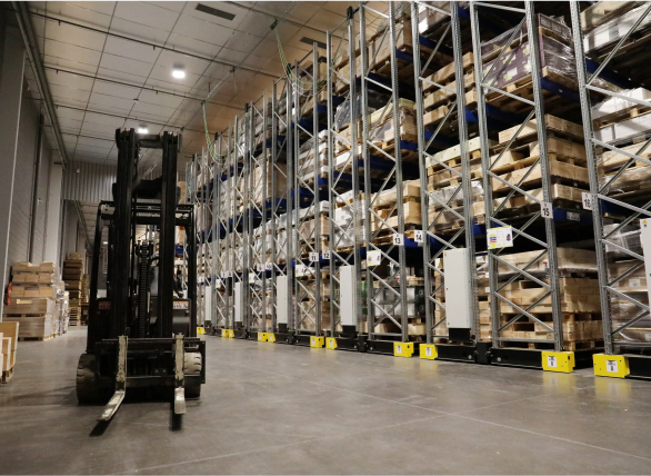 Entrepôt logistique