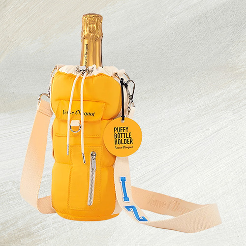 Eine Flasche Champagner Brut Carte Jaune Puffy Bottle Holder