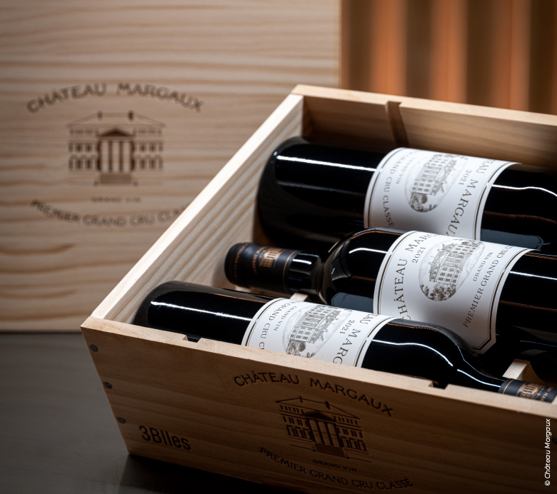 Photographie d'une caisse en bois de vieux millésimes Château Margaux