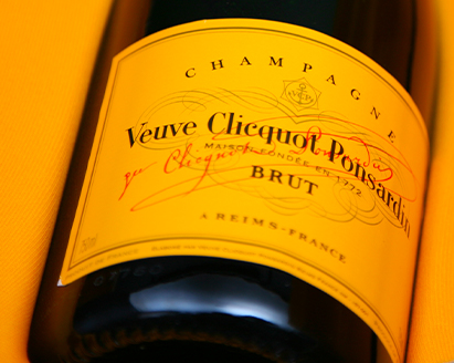 RARE Champagne glass Veuve Clicquot Ponsardin vintage with the original box VCP