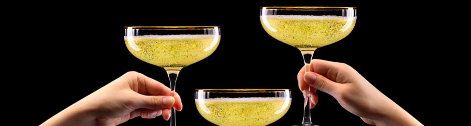 how to hold champagne glass
